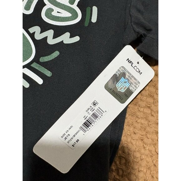 NWT NFL  New York Jets Youth Girl's Black V-Neck T-Shirt Logo Size XS (4-5) - Picture 2 of 4